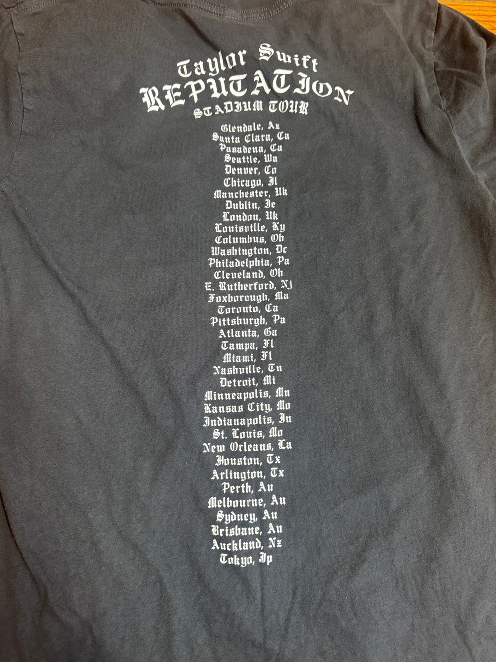 Taylor Swift Reputation Tour tshirt sz Medium/ Small - Picture 4 of 4